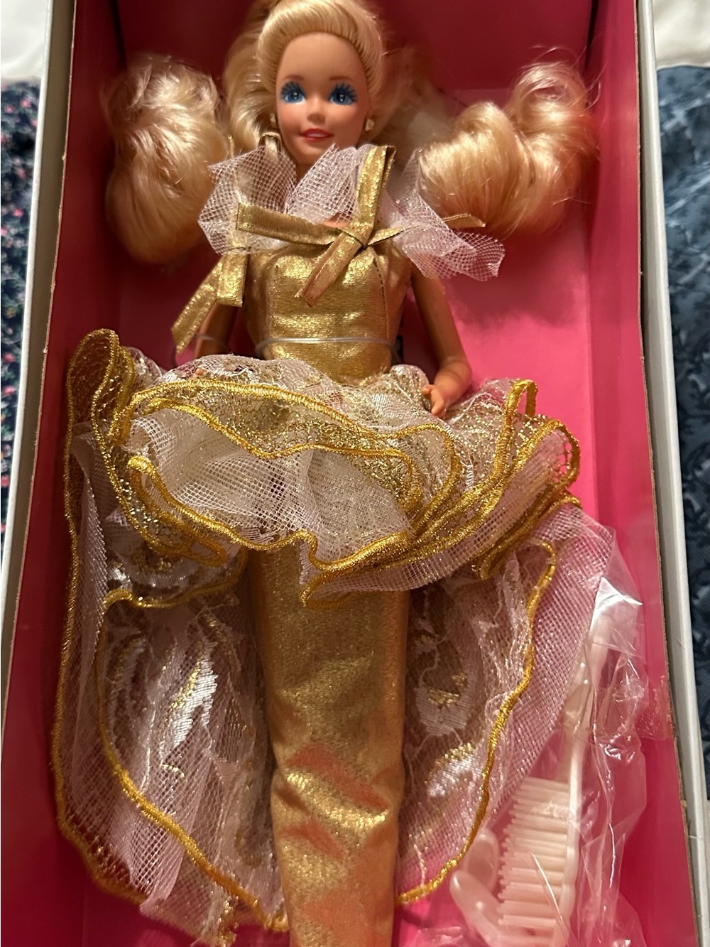 1989 FAO Schwarz exclusive Mattel Golden Greetings Barbie